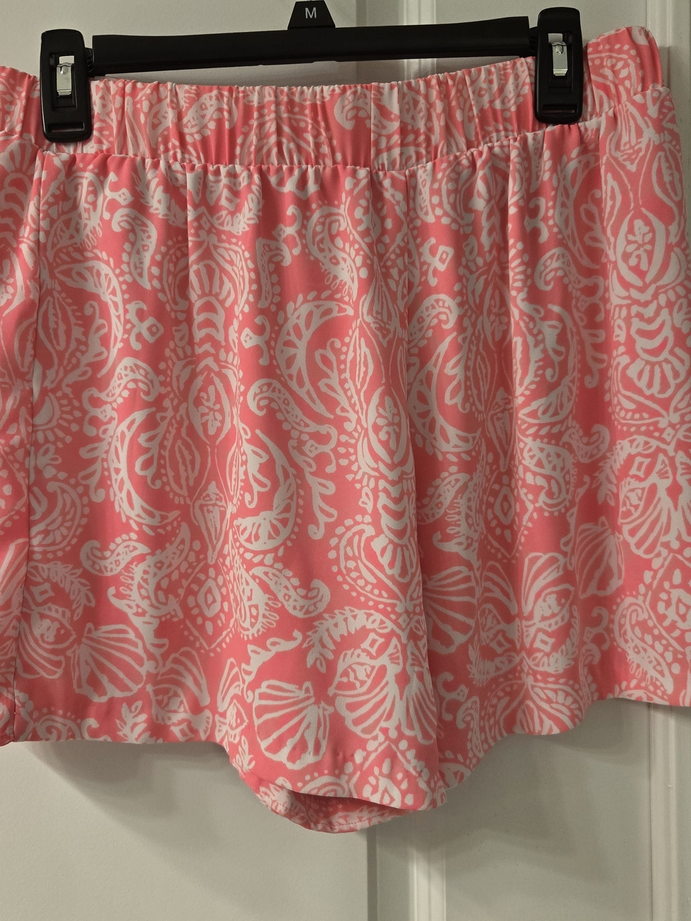 Lilly Pulitzer Vibrant Pink and White Printed Tie-Waist Shorts, Size 10 - Picture 2 of 4